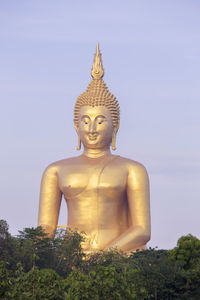 Statue of buddha against sky