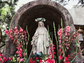 Statue of flowers