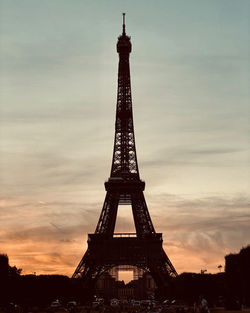 Tour eiffel at sunset