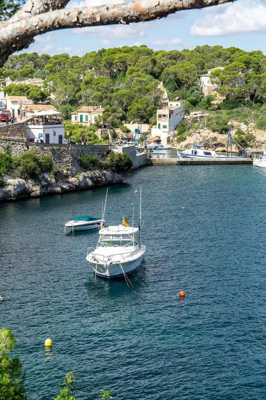 HIGH ANGLE VIEW OF BUILDINGS BY SEA