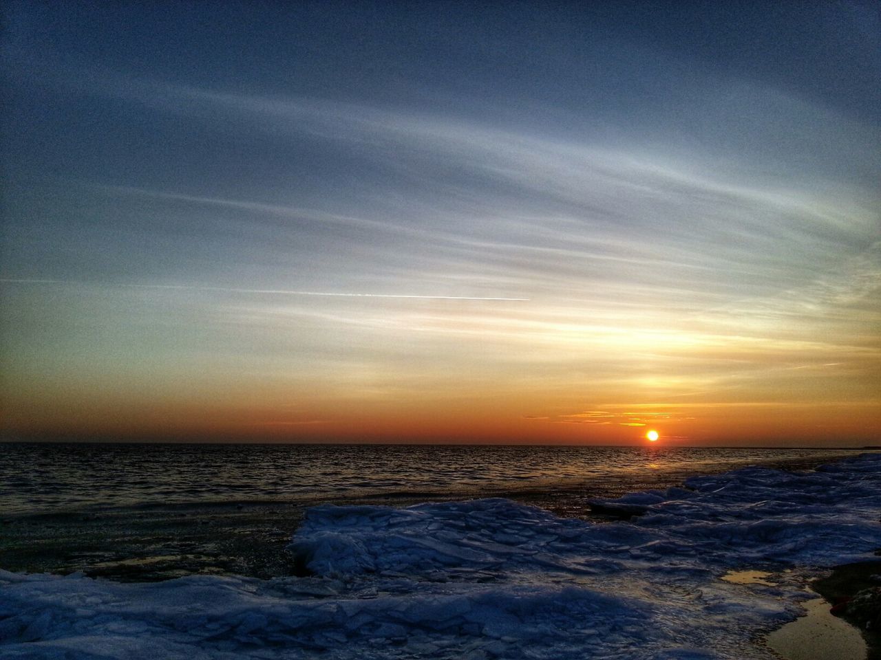 sea, sunset, water, horizon over water, scenics, beauty in nature, tranquil scene, orange color, sky, tranquility, sun, beach, idyllic, nature, shore, wave, waterfront, cloud - sky, reflection, remote