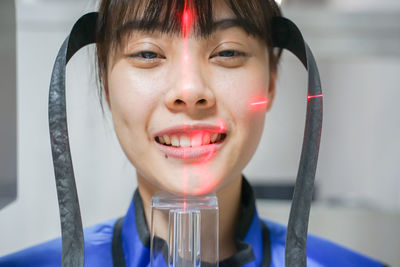 Close-up portrait of mid adult man drinking glass