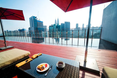 Having breakfast by the roof top pool in the city