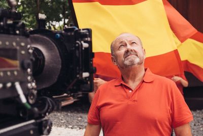Man looking up against spanish flag