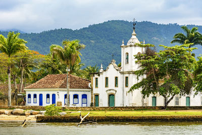 Historic church and colonial style houses at paraty city