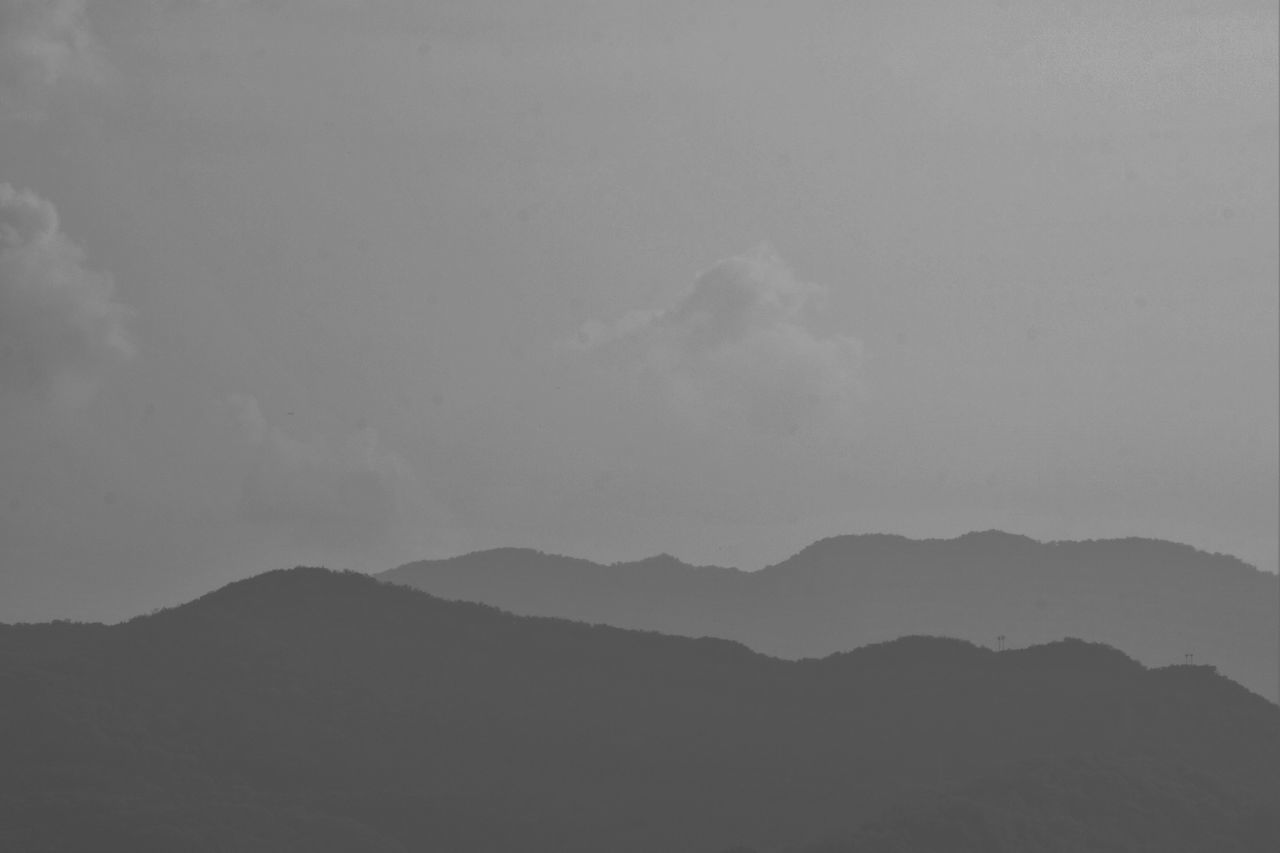 SCENIC VIEW OF MOUNTAIN RANGE AGAINST SKY