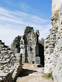 Old ruin building against sky