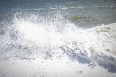 Waves splashing in sea