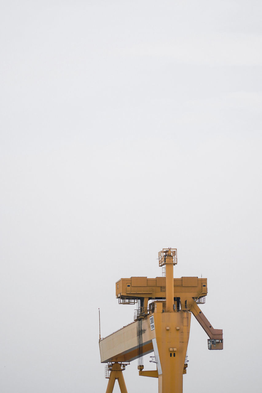 LOW ANGLE VIEW OF CRANE AGAINST SKY