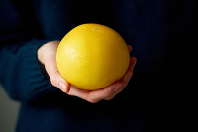 Close-up of hand holding apple