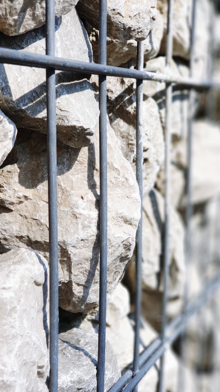 CLOSE-UP OF SNOW ON FENCE