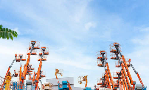 Articulated boom lift. aerial platform lift. telescopic boom lift against blue sky. mobile crane.