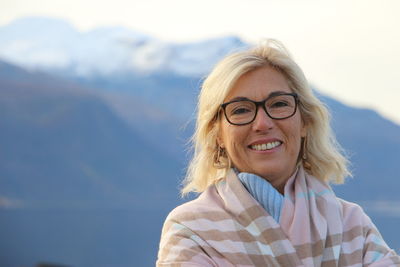 Portrait of smiling woman with eyeglasses