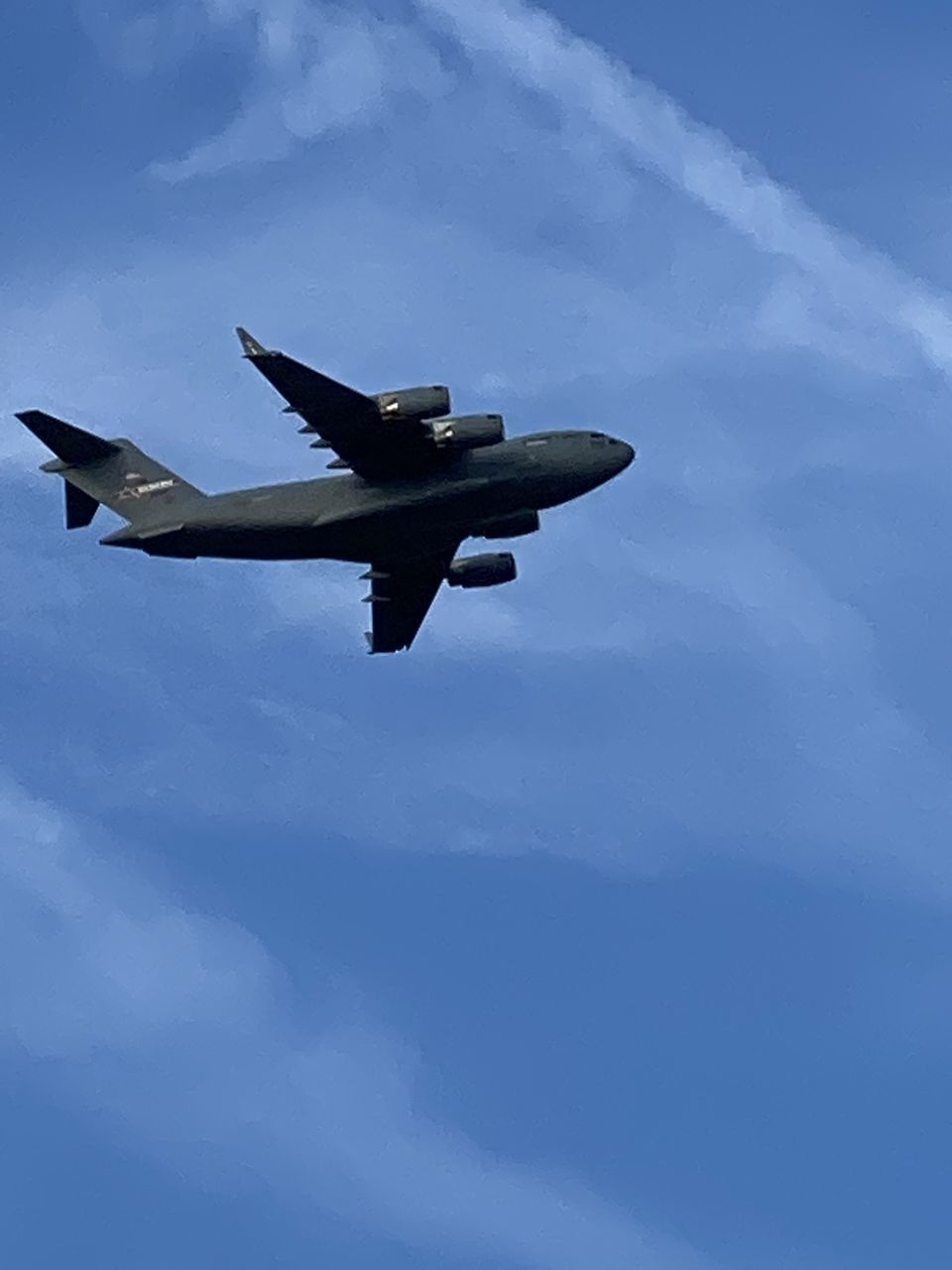 LOW ANGLE VIEW OF AIRPLANE IN FLIGHT AGAINST SKY