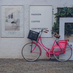 Bicycle sign on wall