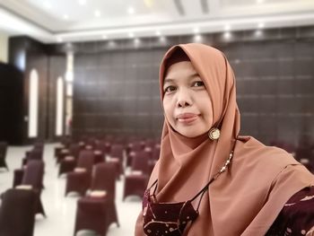 Portrait of a smiling young woman