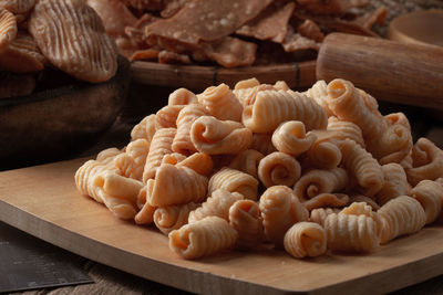 Close-up of bread on cutting board