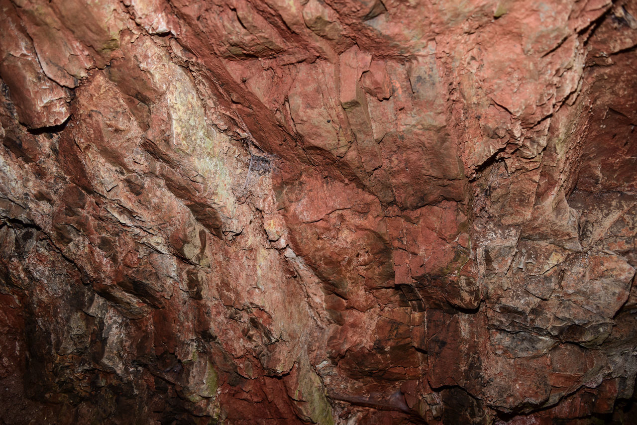 FULL FRAME SHOT OF ROCKS