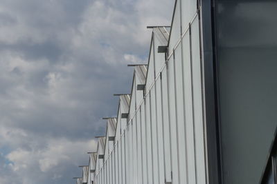 A greenhouse or glasshouse for the production of vegetables and plants