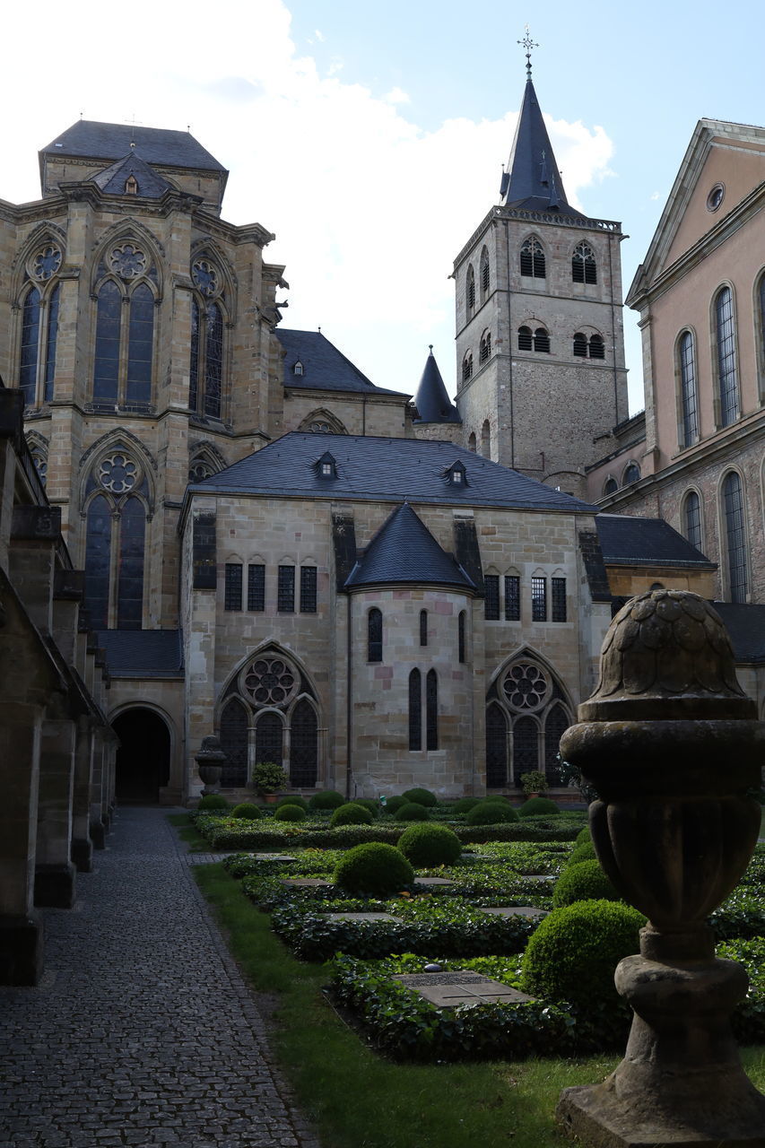 VIEW OF CATHEDRAL AGAINST SKY IN CITY