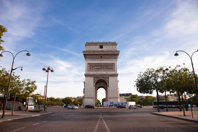 Side view of one of the most famous monuments in paris, arc de triomphe.