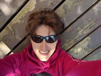 Portrait of smiling woman wearing sunglasses