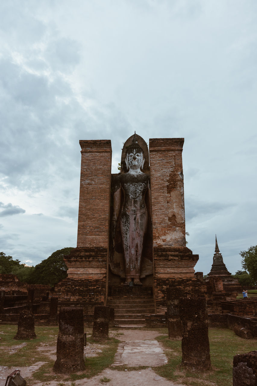 STATUE OF TEMPLE AGAINST BUILDING