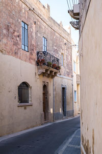 Narrow alley amidst buildings in city