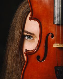 Close-up portrait of a young woman with violin