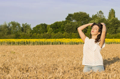 Young woman standing in a field