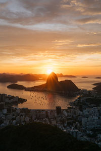 Sugar loaf at sunrise in rio de janeiro, brazil