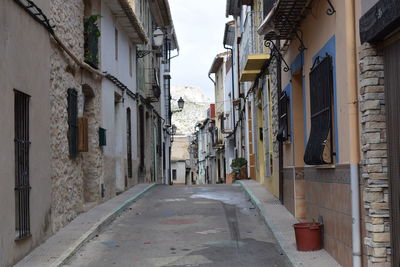 Narrow street between buildings