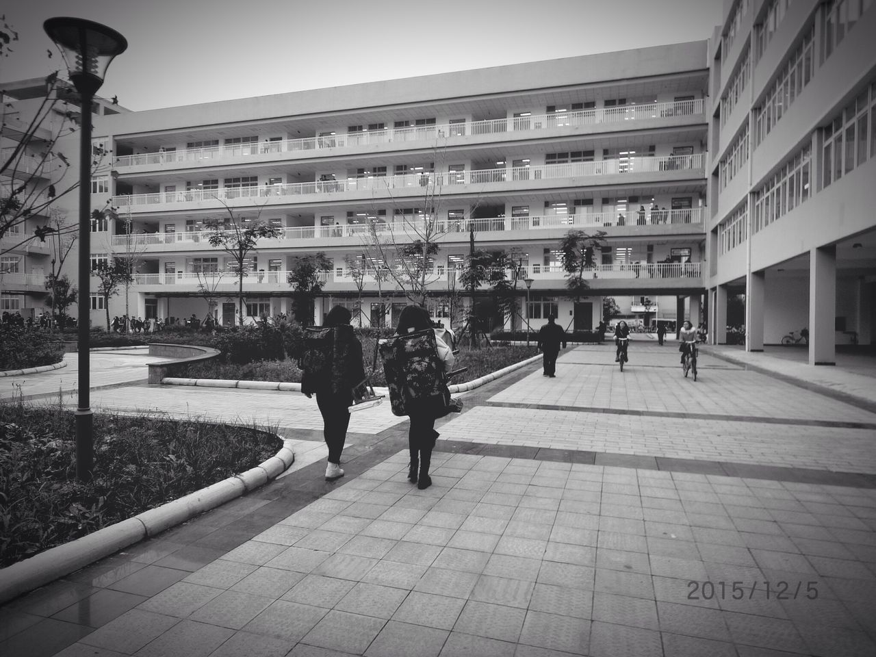 building exterior, architecture, built structure, walking, city, men, person, street, city life, full length, lifestyles, rear view, building, leisure activity, the way forward, sky, day, sunlight, sidewalk