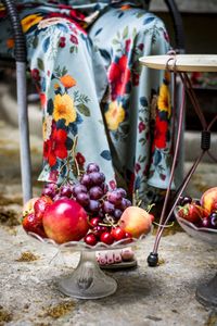 Close-up of apples in market stall