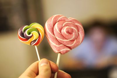 Close-up of hand holding lollipop