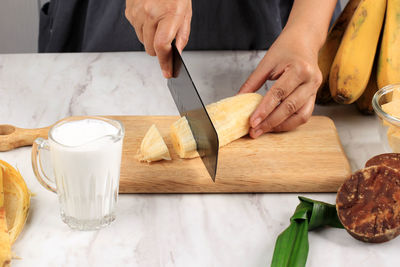 Midsection of man preparing food on table