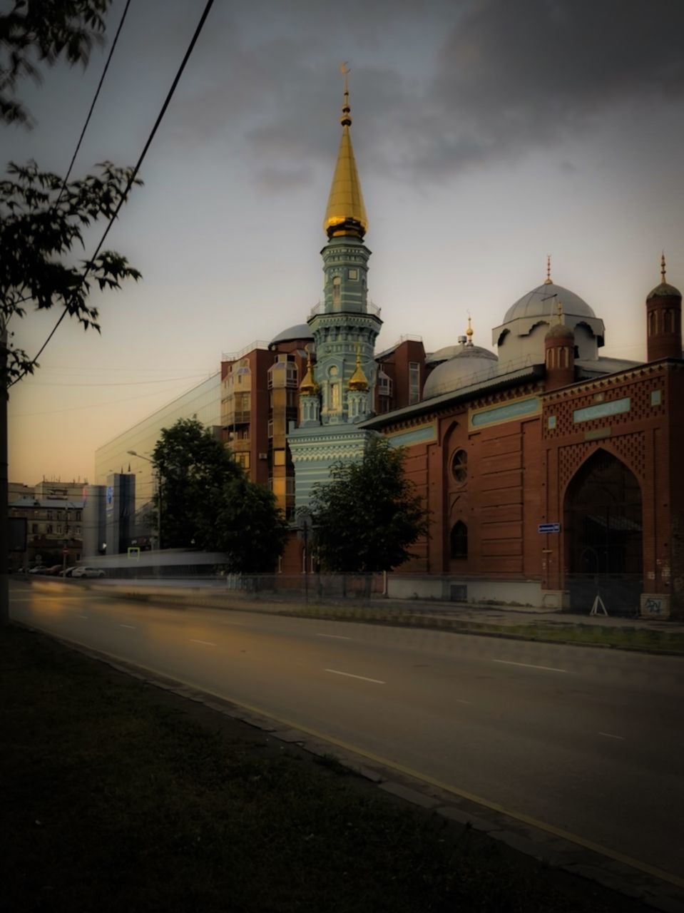 VIEW OF BUILDINGS IN CITY