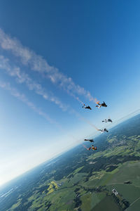 Skydivers in air