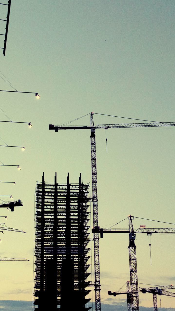 LOW ANGLE VIEW OF CRANE AGAINST SKY