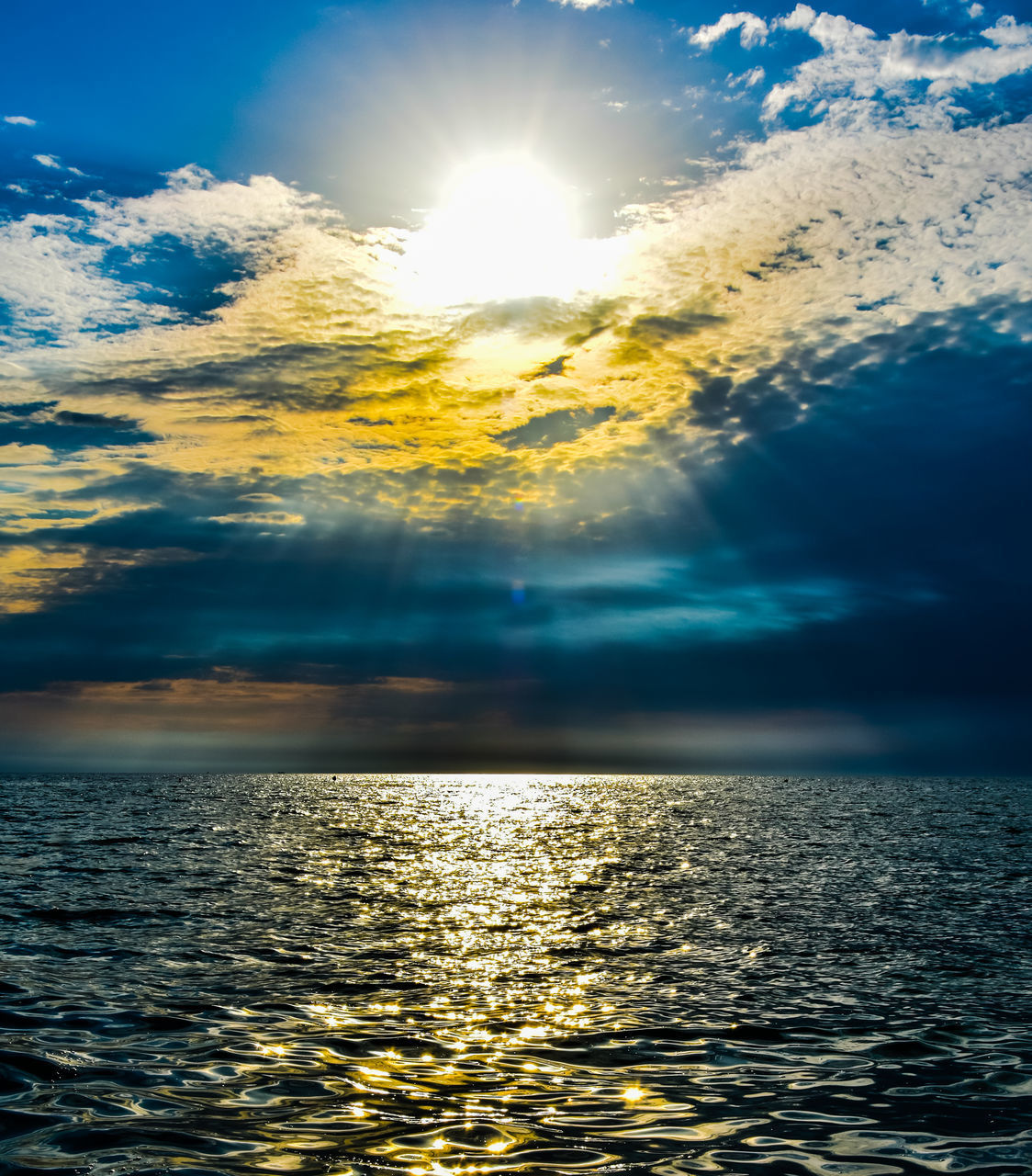 SCENIC VIEW OF SEA AGAINST BRIGHT SUN