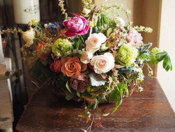 Close-up of rose bouquet on table