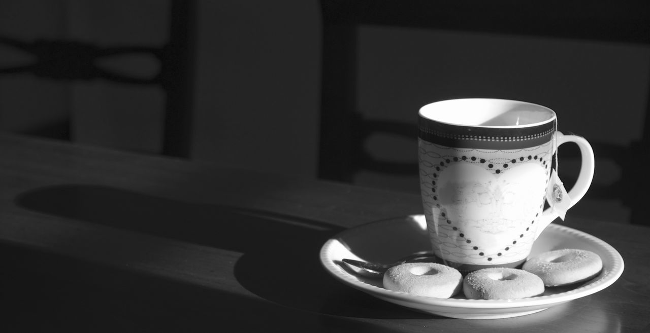 indoors, table, coffee cup, drink, still life, cup, food and drink, close-up, refreshment, coffee - drink, home interior, saucer, coffee, no people, freshness, focus on foreground, tea cup, vase, high angle view, candle