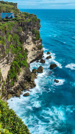 Magnificent view of the waters and cliffs in uluwatu temple, bali.