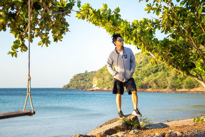 Full length of young man against sea