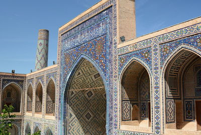 Ulugh beg madrasah inner courtyard. registan. samarkand. uzbekistan