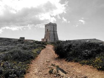 Old ruin building against sky