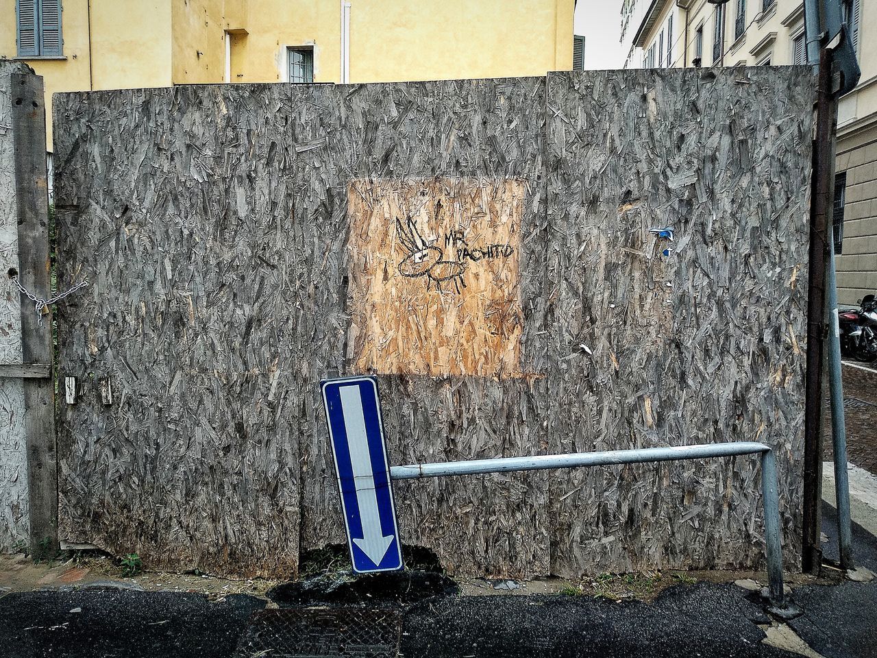 TEXT ON WALL OF BUILDING