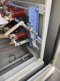 Air medium voltage breaker installed in a ring main unit
