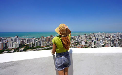 Girl with hat in vila velha, vitoria metropolitan region of espirito santo, brazil.