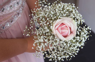 Close-up of hand holding rose bouquet